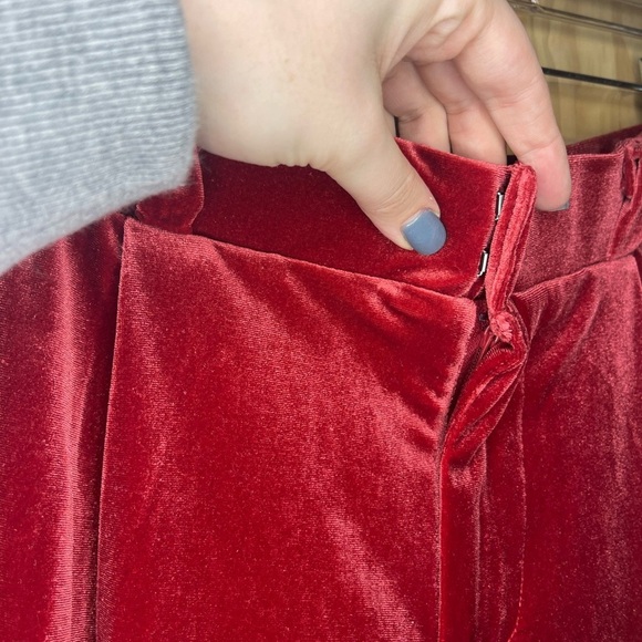 Torrid Relaxed Taper Velvet High-Rise Pant - Picture 6 of 6